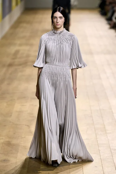 Look 32